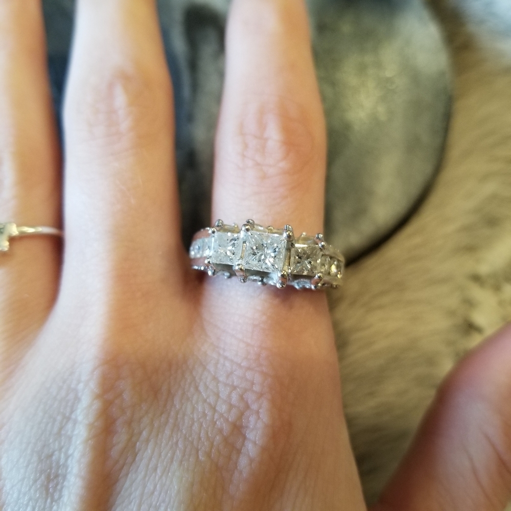 14K White Gold 3 Square Gem Ring Size 7